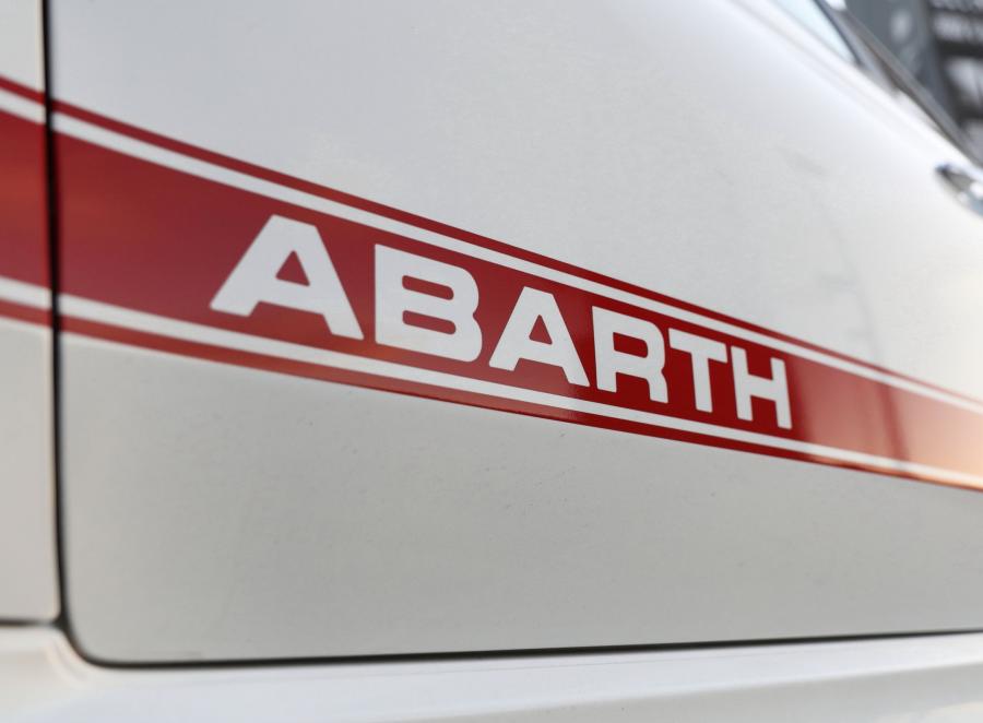 Логотип Abarth 595 (312) 2017 года  (AU) (фото 35 из 40)